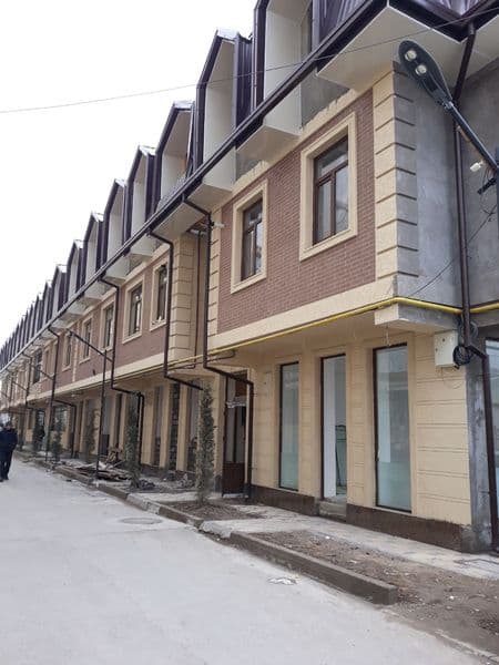 Barcha maishiy jihozlar mavjud, maktab, bozor va bogʻchaga y