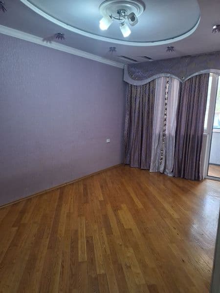 Сдается квартира, чистая, пустая, комнаты раздельные, балкон