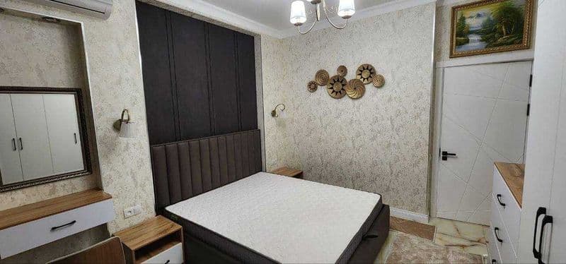 2 комнатную квартиру на 8 этаже,<br />
В квартире есть все н