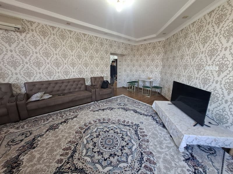 Arenda bel tepa holdunhus 3 xona 2 etaj uy yaxshi