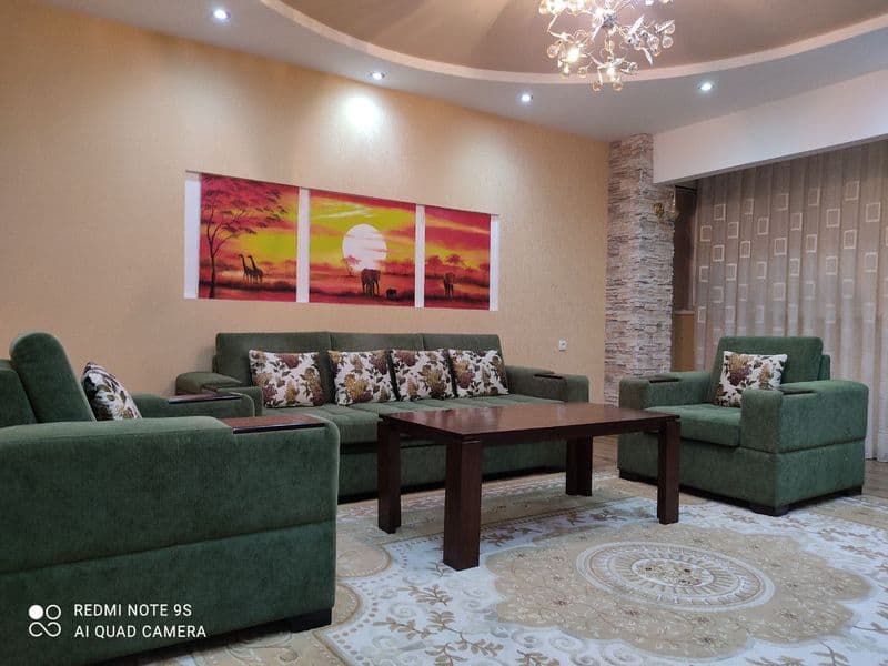 каартира на М.Горкого метро рядом 3х комнатная со всеми удоб