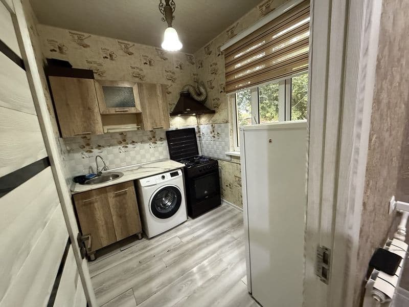 3 Xona.<br />
Uchtepa tumanida. <br />
Farhod bozori ruparas