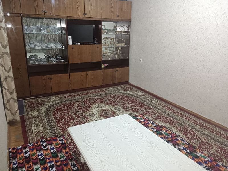 Квартира Бошлик махалласида  жойлашган ичида хамма шароитлар