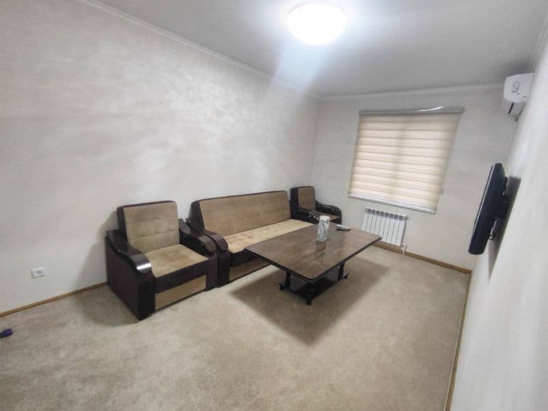 Квартира полностью обставлена мебелью и техникой звоните ест