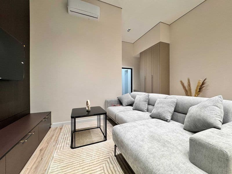 Сдается квартира с красивым ремонтом<br />
<br />
• Район: Ш