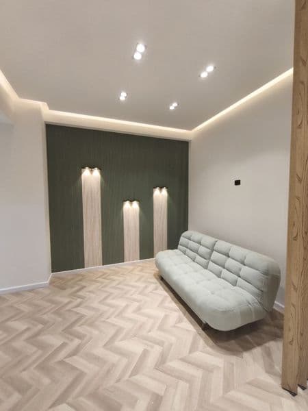 Сдается новая квартира на 1 м этаже.  Квартира абсолютно нов