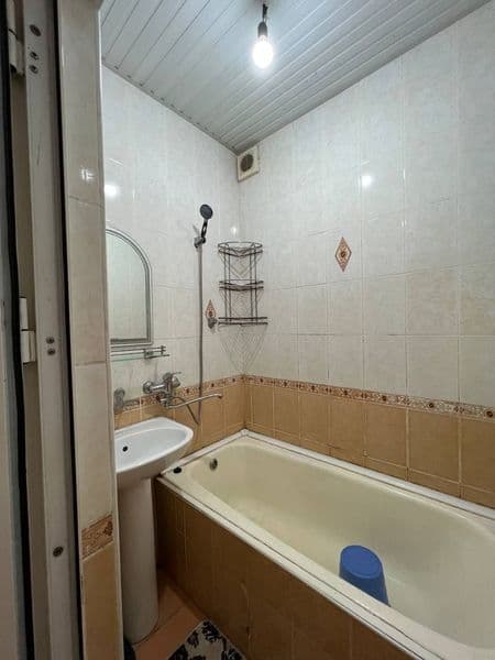 Здаецая 2 комнатная квартира массив куйлук 4 1 этаж  4 этажа — фото 2