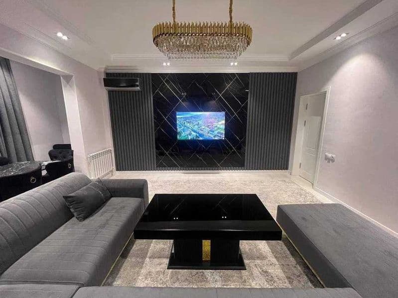 Сдается возле Метро Максима Горького 3х комнатная со свежим 