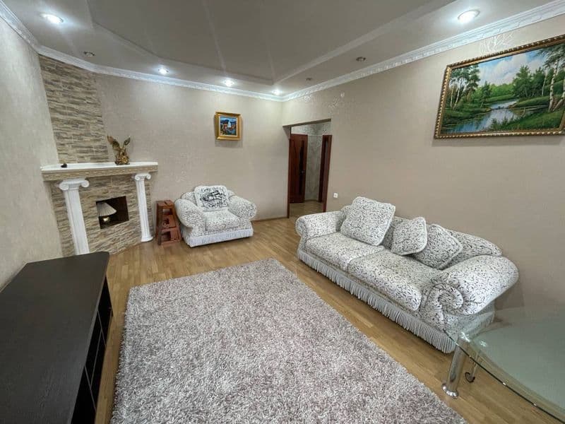 Квартира полностью обставлена мебелью и техникой звоните ест