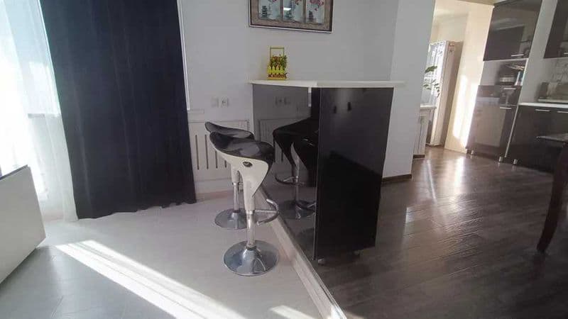 Дархан<br />
<br />
Цена: 500$<br />
<br />
• Ориентир: Метр