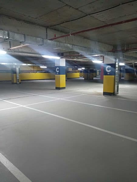 Удобные места в подземном паркинге. Удобный заезд и выезд. В — фото 3