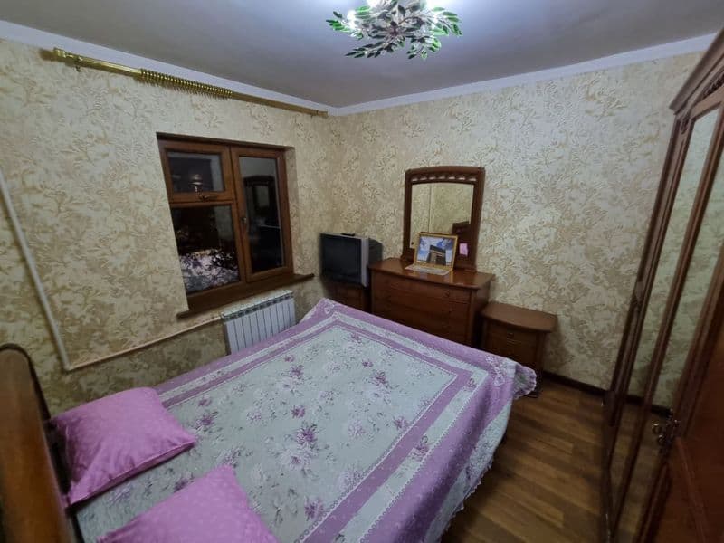 3 комнатная квартира <br />
Кирпич <br />
2/6 балкон <br />
