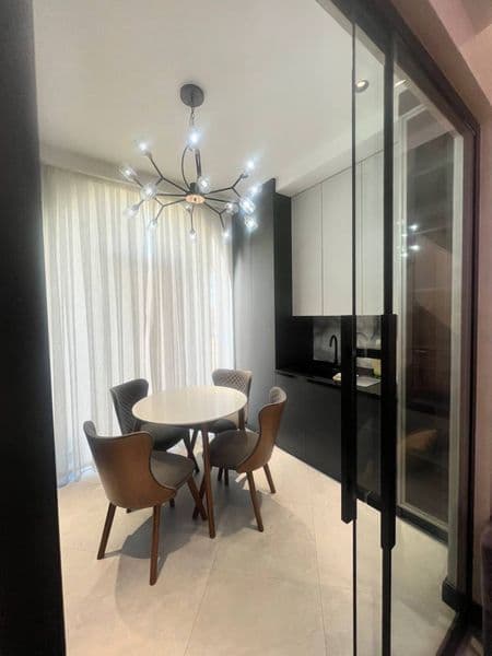 Отличное расположение дома - всё рядом - много магазинов, Це — фото 4