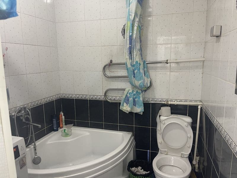 Toza ozoda ishledigan uqiydigan ayol va qizlar QUYILAdi