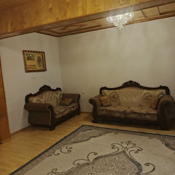 Сдаю 5 комнатную квартиру 115 м2 <br />
На 2 этаже 5 этажног