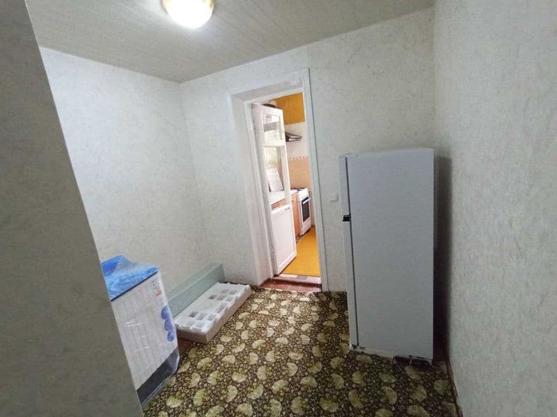 Квартира находится на 4 этаже 4-этажного дома. Ремонт средни