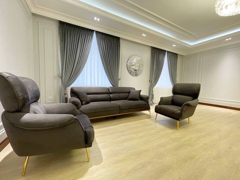 Аренда в центре!<br />
4/6/8  - 2300  <br />
НОВОСТРОЙКА <br