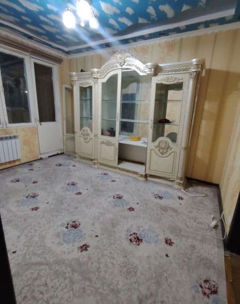 Oqiydigon va ishliydigon tartibli qizlarga kvartira bor. Nar