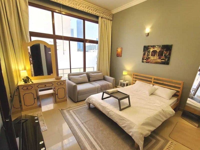 3 комнатную квартиру на 4 этаже,<br />
В квартире есть все н