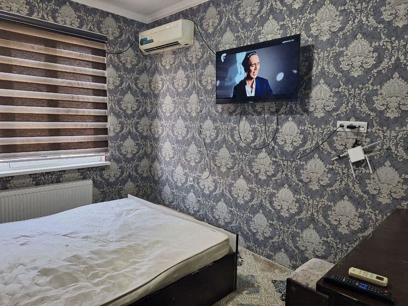 Mirzo Ulugʻbek metro bekati<br />
Mirzo Ulug‘bek metro yonid