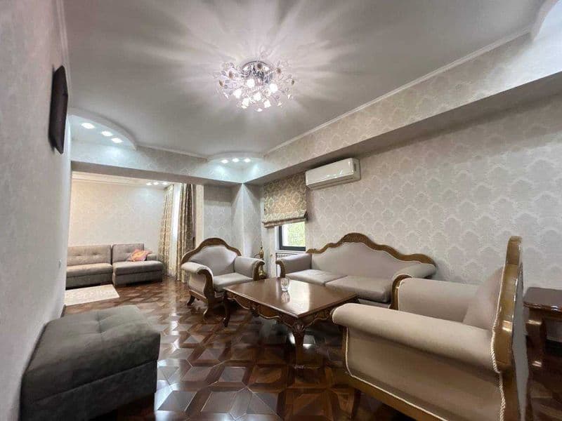 Район: <br />
Адрес: <br />
<br />
Комнат: 3<br />
Этаж: 2<b