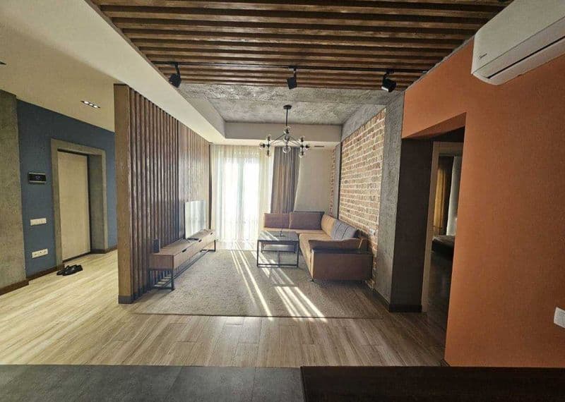 Сдаётся квартира с авторским ремонтом.<br />
В квартире есть — фото 2