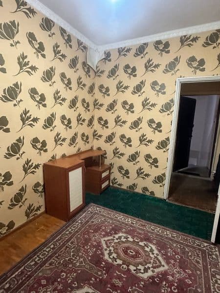 Срочно сдаётся 2.5.5 квартира на долгий срок.рядом 121 школа