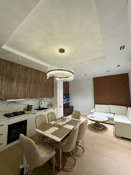 Жилой комплекс: Skyline<br />
Комнат: 3<br />
Этаж: 3<br />
