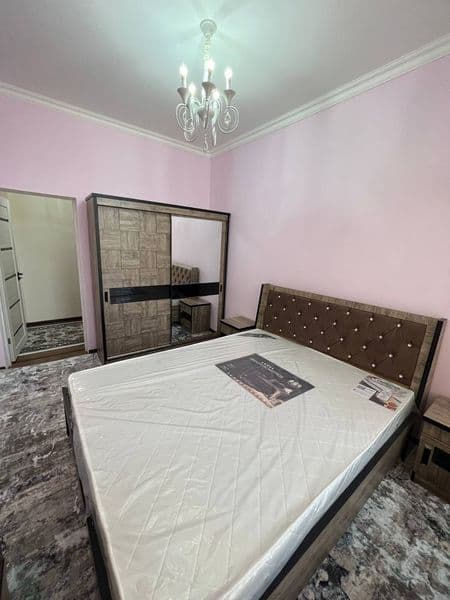 В близи дома имеются продуктовые магазины, кафе, рестораны, 