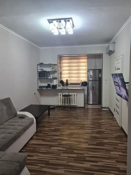 Чистая уютная 1 комнатная квартира с ремонтом и обстановкой.