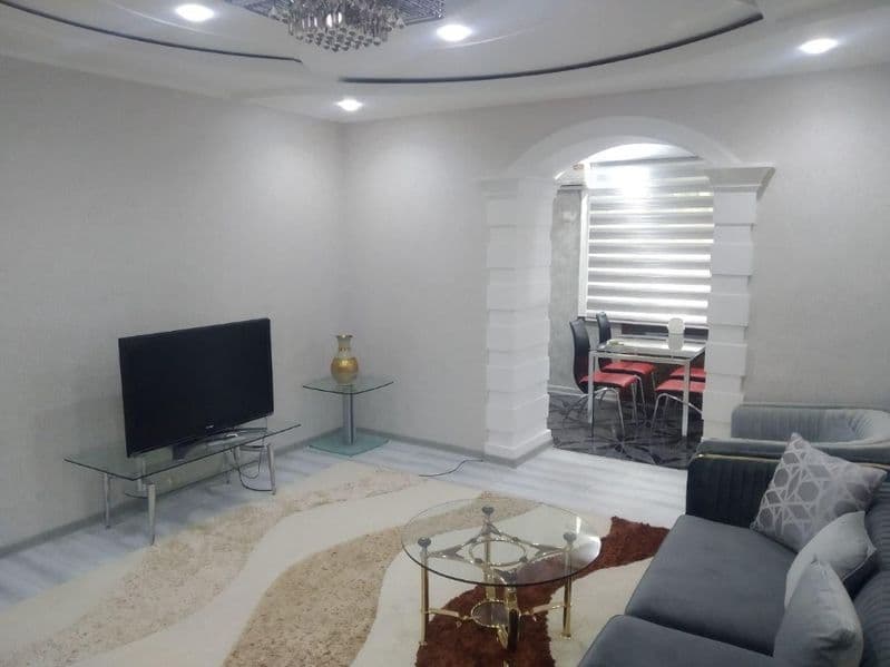 квартира находиться прямо в центре города на Цуме ул. Тарас 