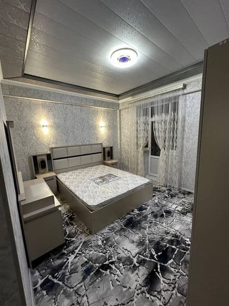 Seegeli metrodan 10minut yurganda Havas market orqasida 1xon