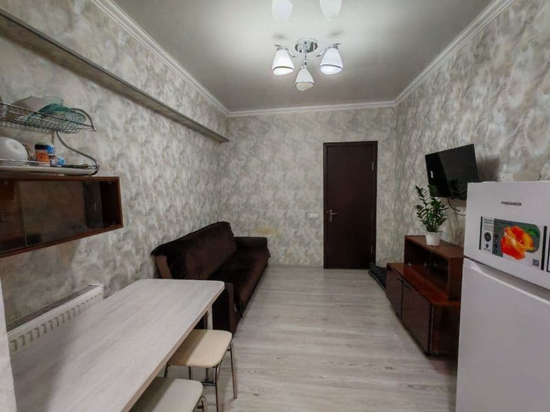 -Район: Мирабад<br />
-Этаж: 1/1/5<br />
-Площадь: 27м²<br /