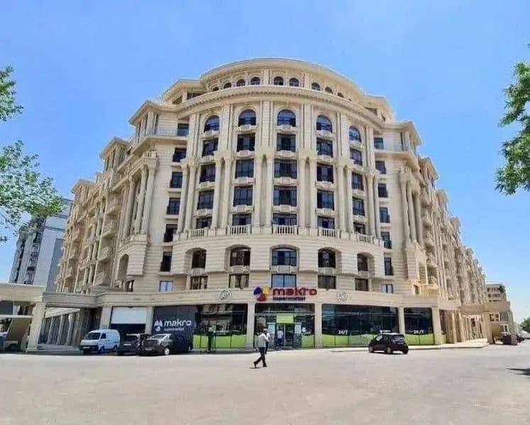 Elita turar joy majmuasida 4 xonali hashamatli uy uzoq mudda