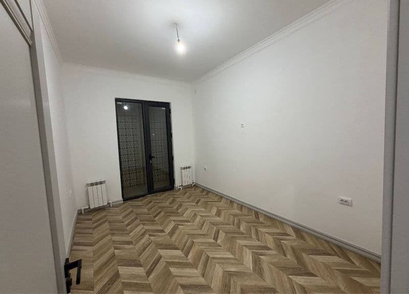 Янги узбекистон<br />
Новостройка<br />
3 хона<br />
1 этаж<