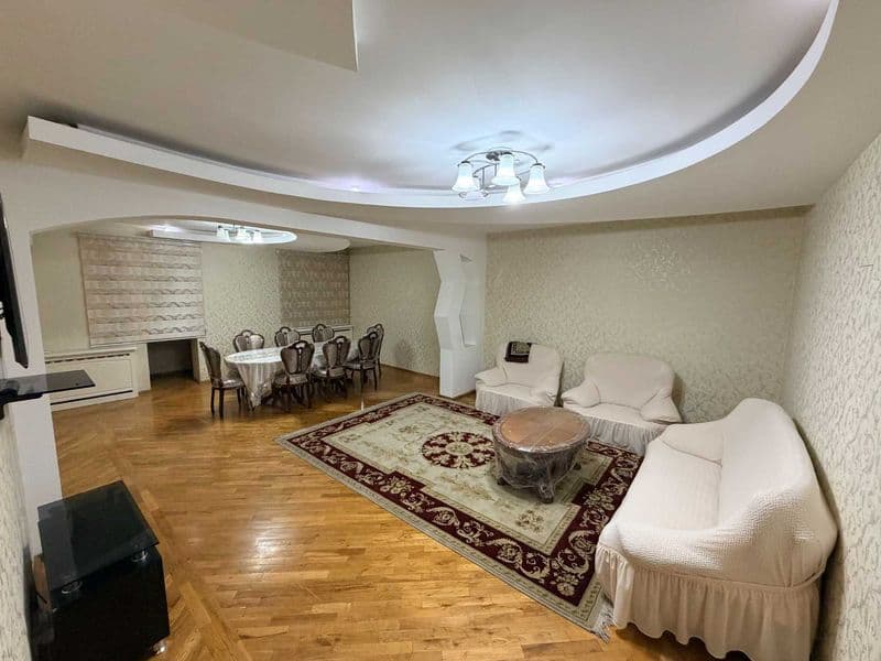 • Комнат: 3<br />
• Этаж: 4<br />
• Этажность: 12<br />
• Ра