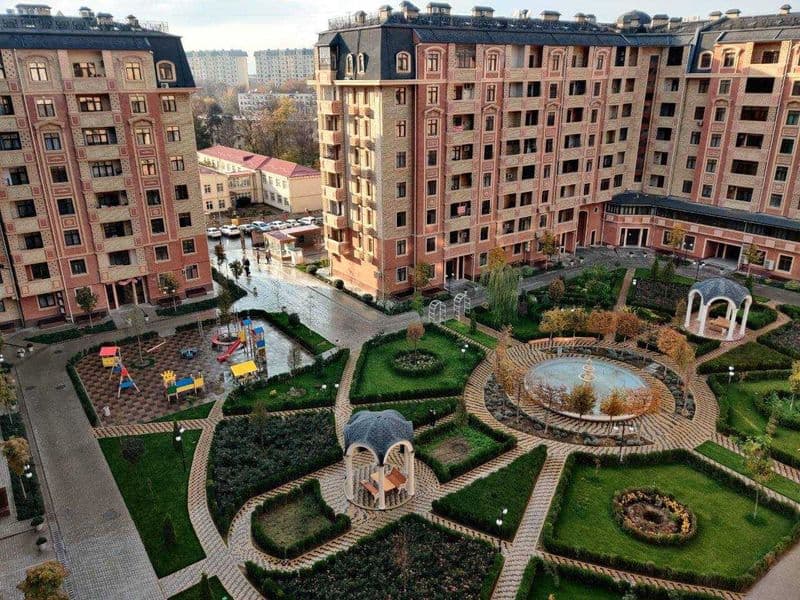 • Район: Яккасарай<br />
• ЖК: Parisien<br />
• Комнат: 3<br