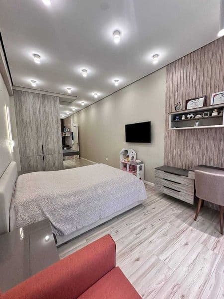 • Район: Яккасарайский<br />
• Адрес: Шота РУставели<br />
<