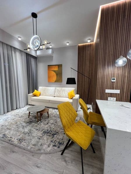 Сдаётся новостройка 2 комнатная в Махтумкули <br />
Рядом на