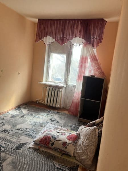 1 ta oqiydigan ichmaydigan chekmaydigan bola kk 3 kishi tura