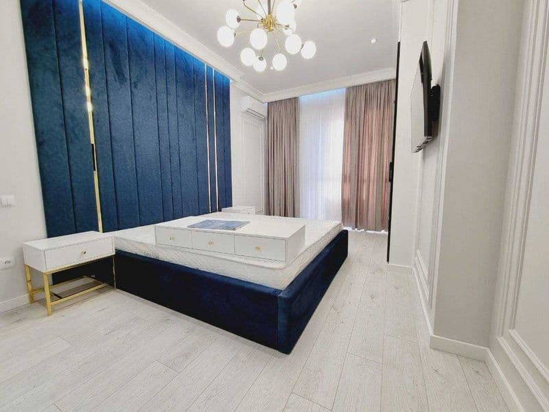 3х комнатную квартиру на 8 этаже,<br />
В квартире есть все 