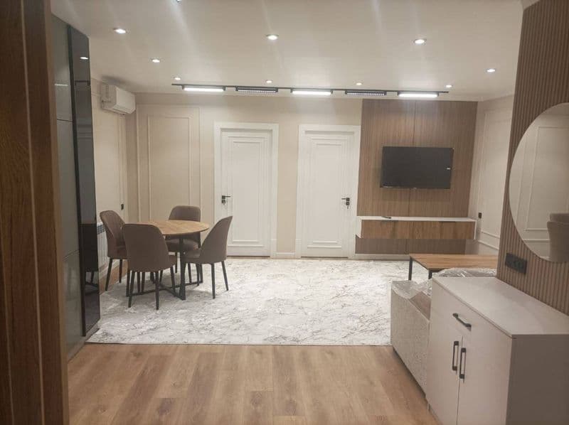 2 v 3. Kavratira novaya srazu posle remonta nikto nejil.  Ud