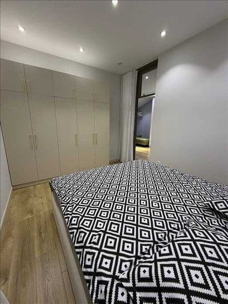 • Район: Яшнабадский<br />
• Адрес: улица Эльбек<br />
• Ори