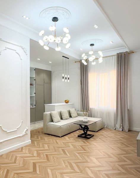 Сдаётся квартира двухкомнатная площадь 65 квадратов <br />
Э