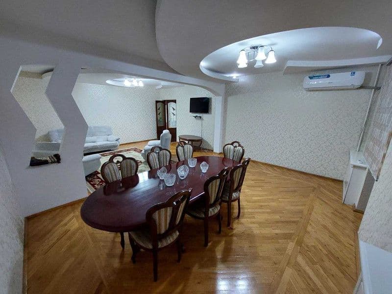 • Комнат: 3<br />
• Этаж: 4<br />
• Этажность: 12<br />
• Ра — фото 2