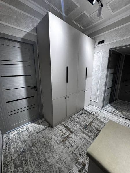 Shaharning eng tinch va nufuzli joyida. Metro chiqishida. 2  — фото 3