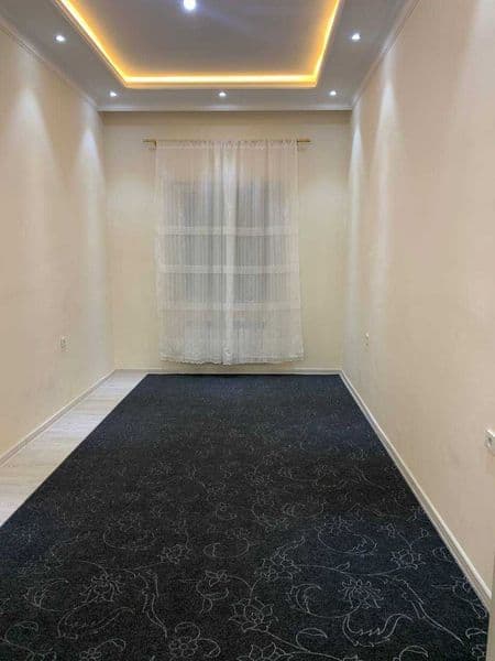 Срочно сдается квартира 2 комнатная на 1 этаже 16 этажки,сос — фото 2