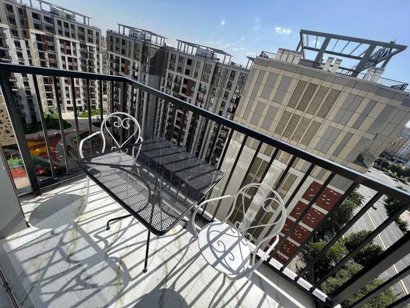 • Район: Мирабад<br />
• ЖК: NRG Oybek <br />
• Комнат: 2<br