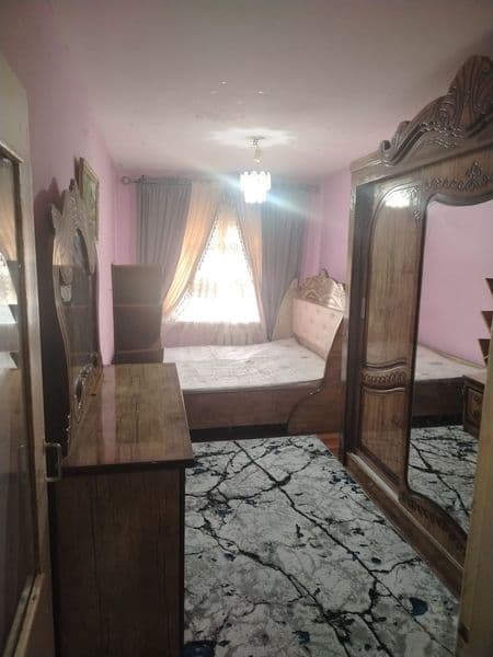 Uy qulay joyda joylashgan,maktab,bog'cha,poliklinika,magazin