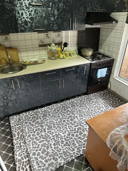 Kivartiraga beriladi 3 xona bita xonasiga qoyiladi oyla yoki